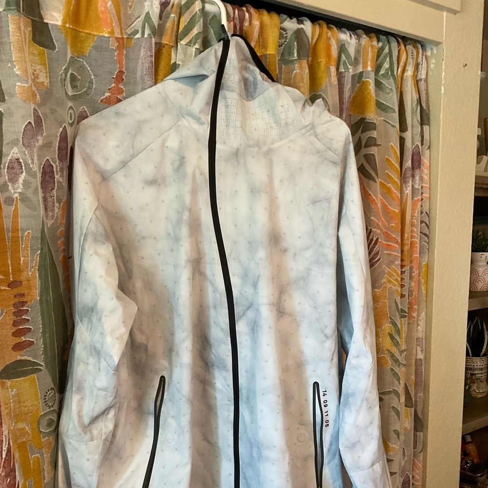 Nike Shield Tech Pack White Jacket BV5721-094 Size XL Running Men’s